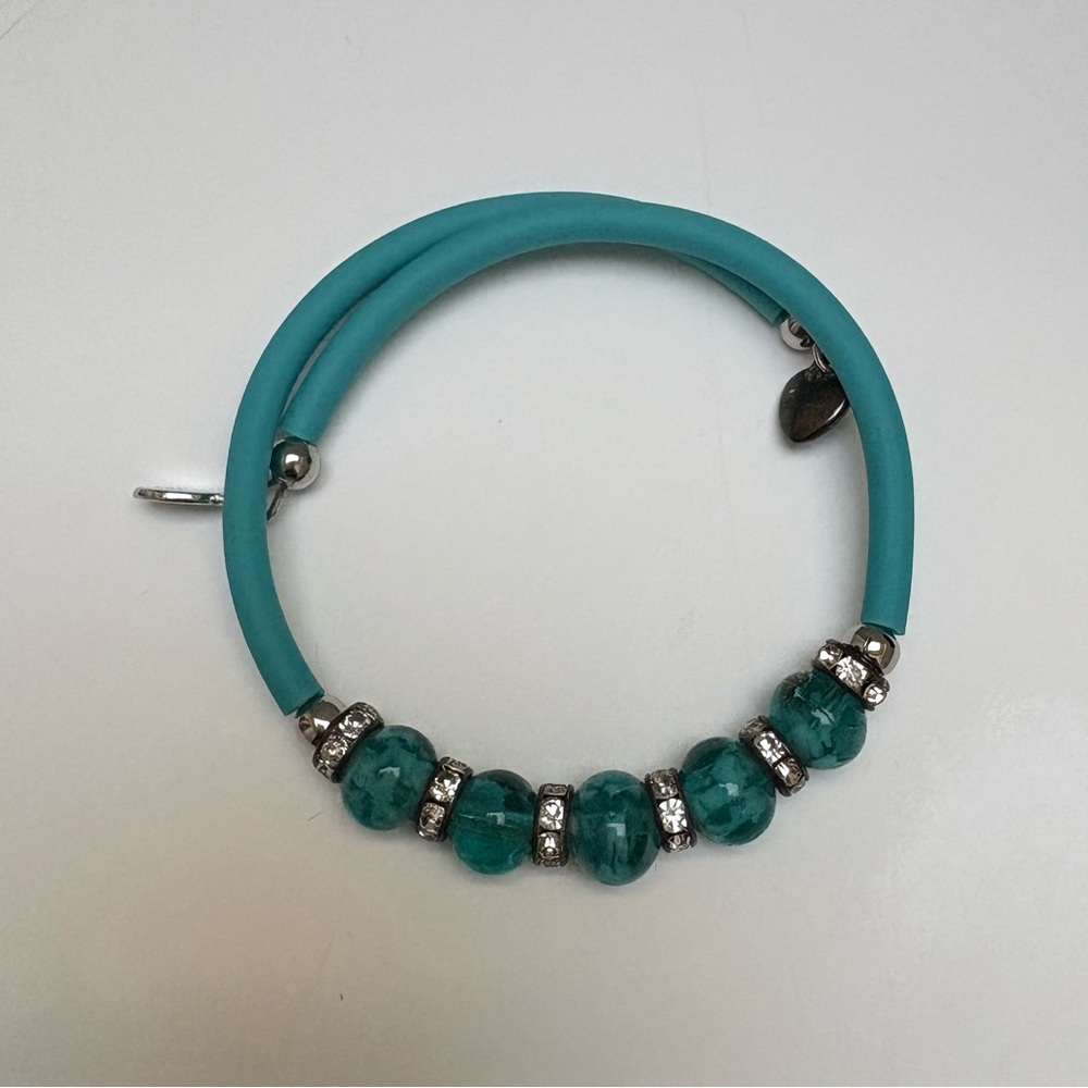 Elegant Turquoise Bracelet with Silver Accents